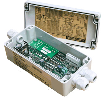 Analogue Strain Gauges with Free Calibration from LCM Systems 