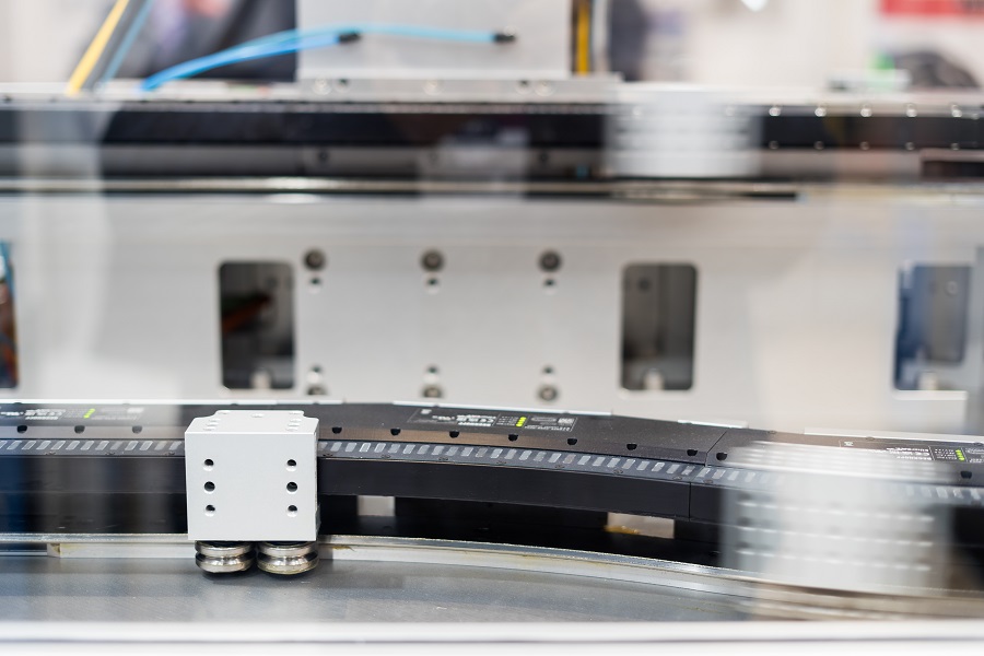 Intelligent automation for laboratory workflows