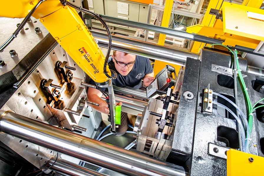GREEN & CLEAN: ROBOSHOT HELPS BLOOM-IN-BOX REDUCE CARBON FOOTPRINT