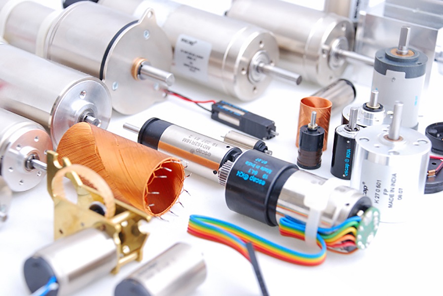 Miniature DC motors drive tattoo machine design forwards