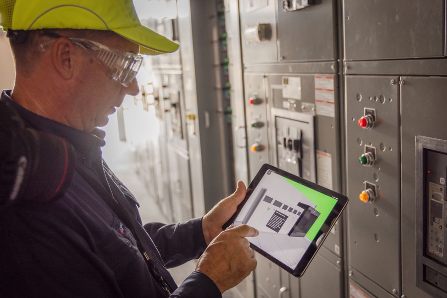 Compass Datacenters and Schneider Electric Utilise AI to Transform Data Centre Maintenance - Maximizing Uptime and Lowering Cost.